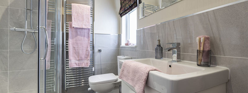 Omar Ikon 2024 en-suite shower room