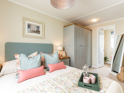 Prestige Homeseeker Affinity master bedroom to en-suite