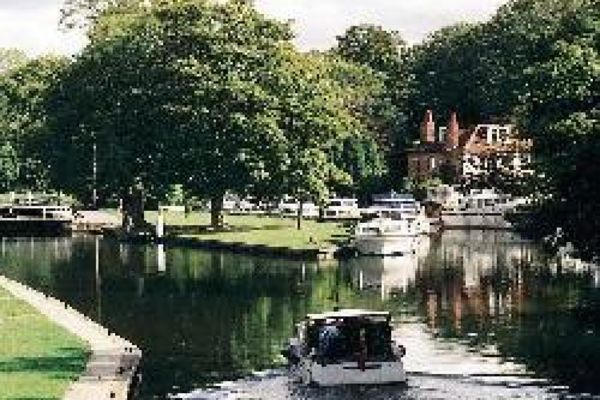 Picture of Hurley Riverside Park, Berkshire
